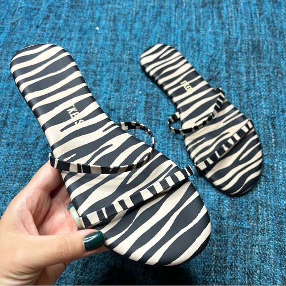 Tkees Gemma Zebra Stripe Slide Sandals Women's Size 7 Double Strap Slip On - Picture 1 of 7